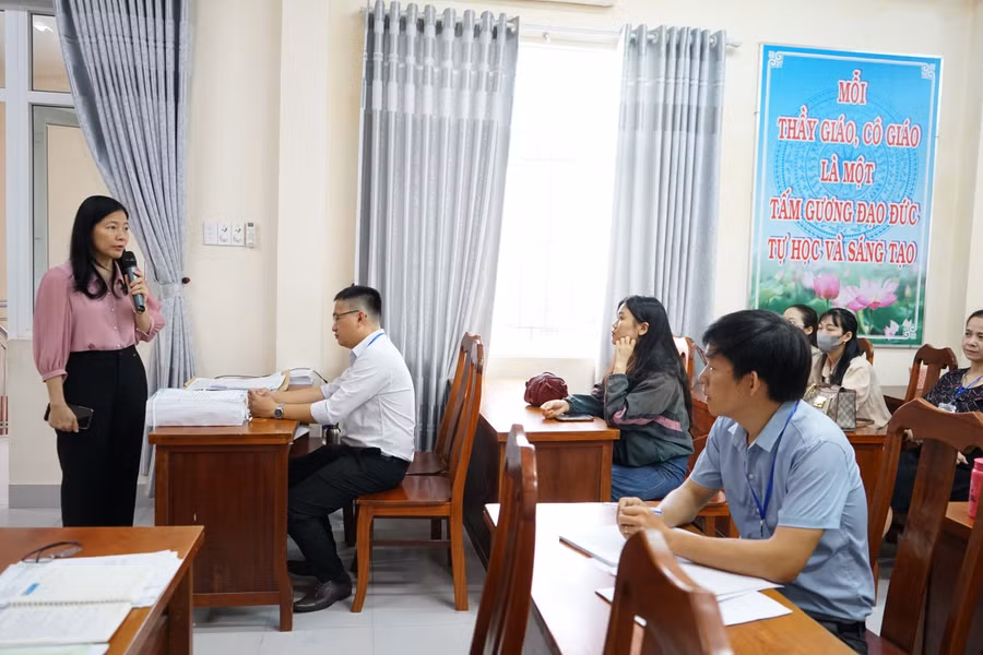 Bà Lê Thị Bích Thuận, Giám đốc Sở GD&amp;ĐT Đà Nẵng lưu ý cán bộ coi thi phổ biến kỹ quy chế thi cho thí sinh để tránh trường hợp vi phạm đáng tiếc.