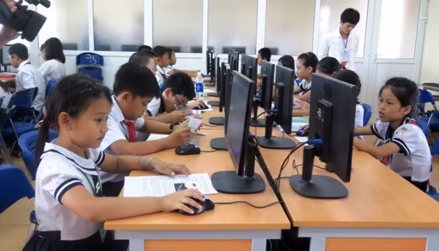 Học sinh tiểu học trong giờ Tin học. Nguồn ảnh: IT