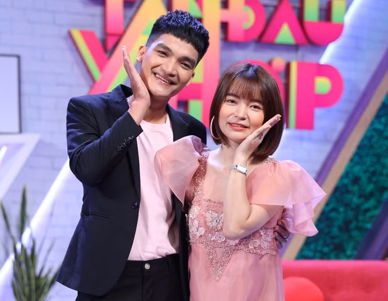 Do quê hương đang bị phong tỏa vì dịch bệnh nên năm nay vợ chồng diễn viên Mạc Văn Khoa và con gái sẽ đón Tết tại nhà mới ở TP.HCM.