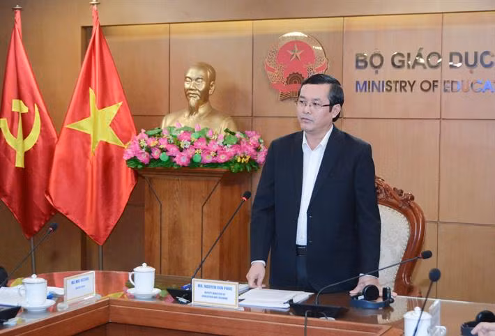 Thứ trưởng Bộ GD&amp;ĐT Nguyễn Văn Phúc phát biểu tại Hội thảo.