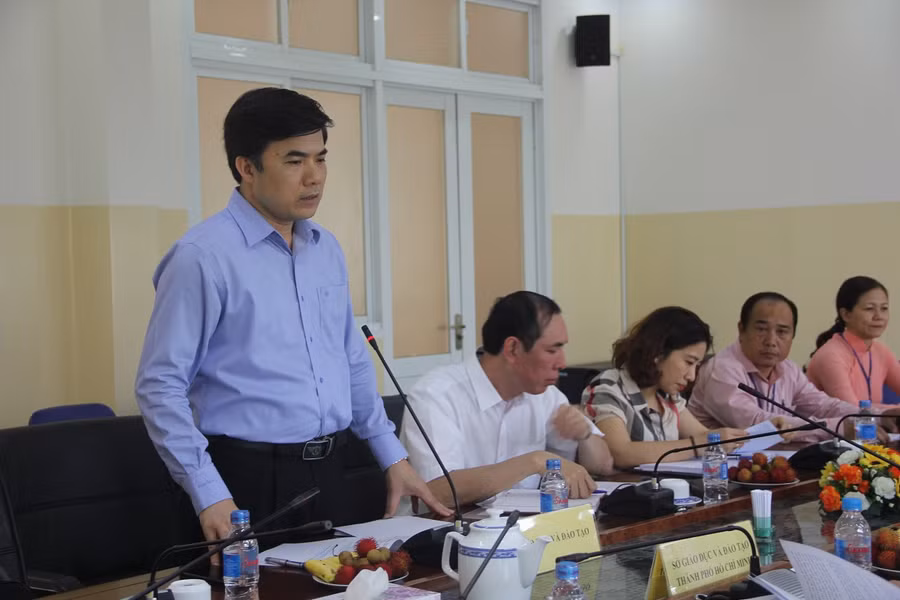 Ông Bùi Văn Linh, Phó Vụ trưởng phụ trách Vụ GDCT-CTHSSV phát biểu ý kiến Ông Bùi Văn Linh, Phó Vụ trưởng phụ trách Vụ GDCT-CTHSSV phát biểu ý kiến