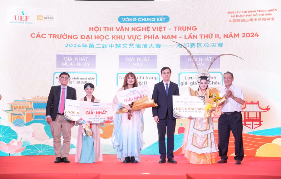 Nhiều thể loại nghệ thuật từ truyền thống đến hiện đại đã tạo nên một sân khấu đặc sắc.