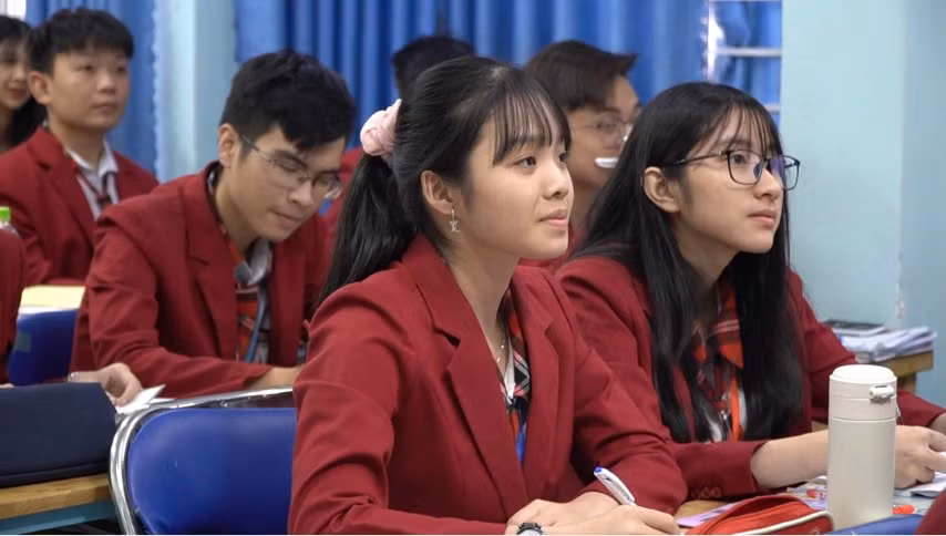 Học sinh lớp 12 Trường Nam Việt, TPHCM trong giờ học. Ảnh: NTCC