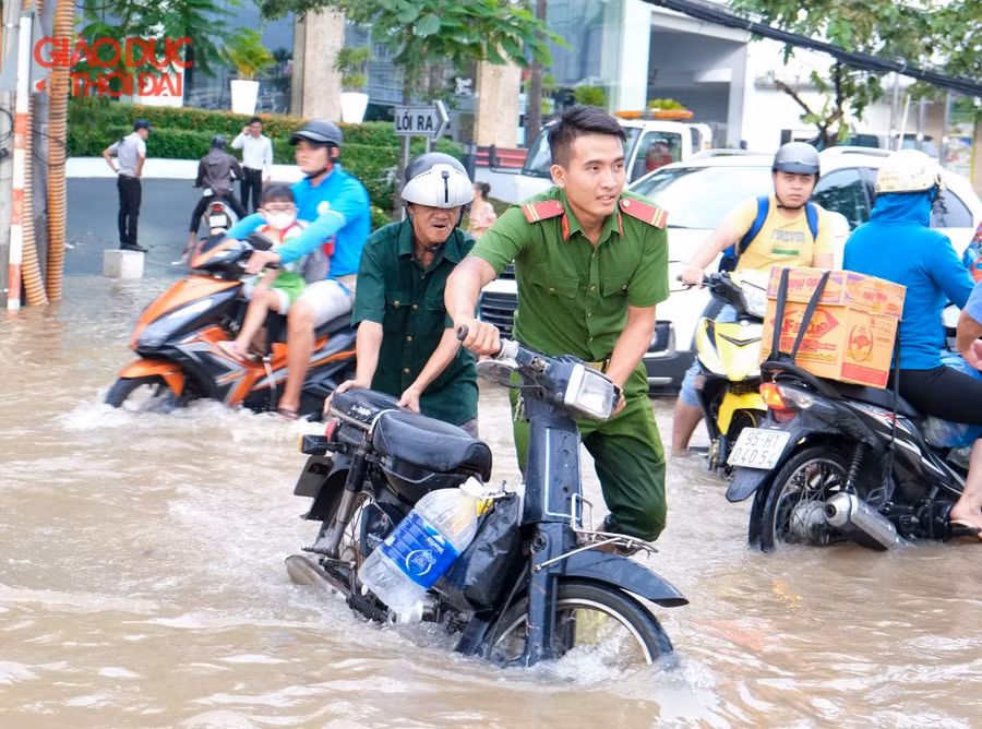 Nhà trường điều chỉnh giờ học né triều cường ảnh 6