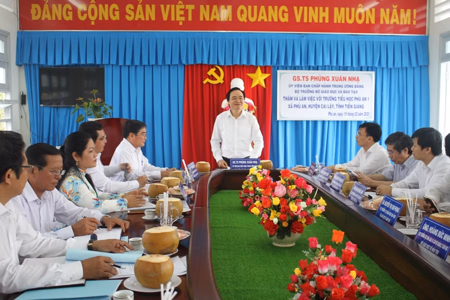 Bộ trưởng Phùng Xuân Nhạ: Ngành GD Tiền Giang không được chủ quan phòng chống dịch bệnh Covid-19