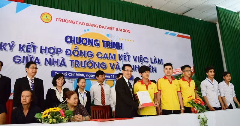 Dù nỗ lực nâng cao chất lượng, cam kết đầu ra nhưng Trường CĐ Đại Việt cho biết việc tuyển sinh vẫn gặp nhiều khó khăn.