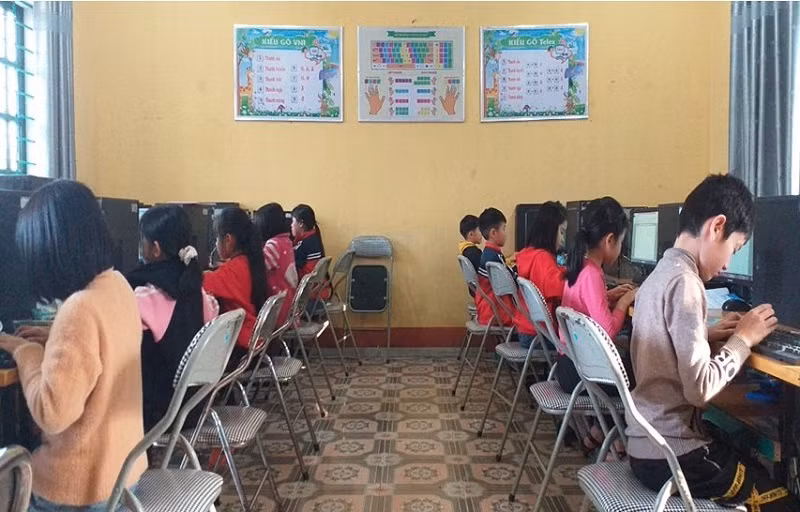 Phòng Tin học Trường Tiểu học số 1 Phố Ràng được trang bị đầy đủ cơ sở vật chất.