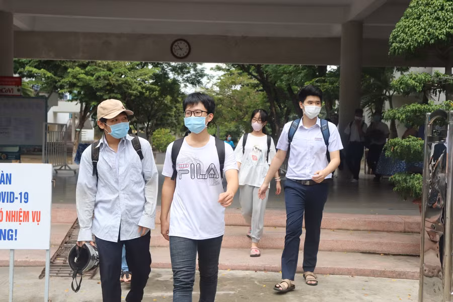 Nhiều thí sinh khá hài lòng với bài thi môn tổ hợp.