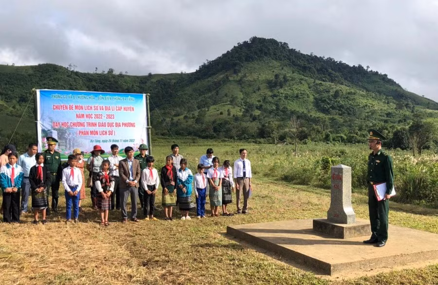 Phòng GD&ĐT huyện Hướng Hóa, Trường Tiểu học & THCS Ba Tầng và Đồn Biên phòng Ba Tầng tổ chức “Tiết học biên giới” tại cột mốc 616. Phòng GD&ĐT huyện Hướng Hóa, Trường Tiểu học & THCS Ba Tầng và Đồn Biên phòng Ba Tầng tổ chức “Tiết học biên giới” tại cột mốc 616.