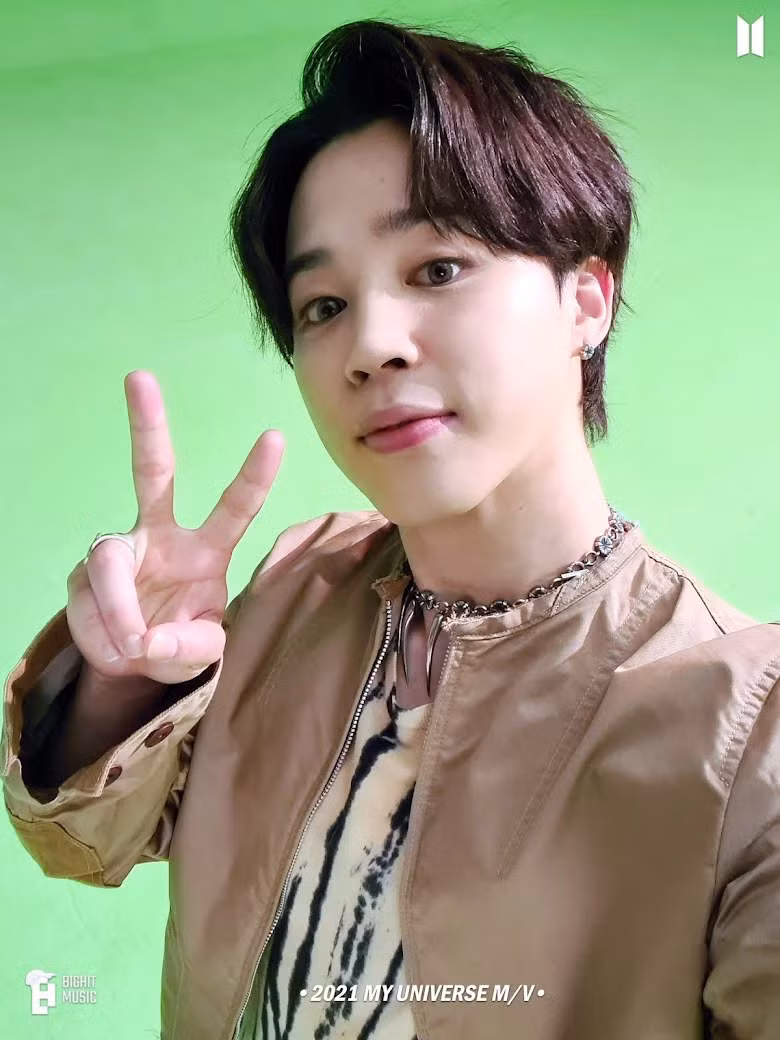 15. Park Jimin (Jimin của BTS): Là một nam ca sĩ, nhạc sĩ và vũ công. Anh là thành viên của nhóm nhạc nam Hàn Quốc nổi tiếng toàn cầu BTS.