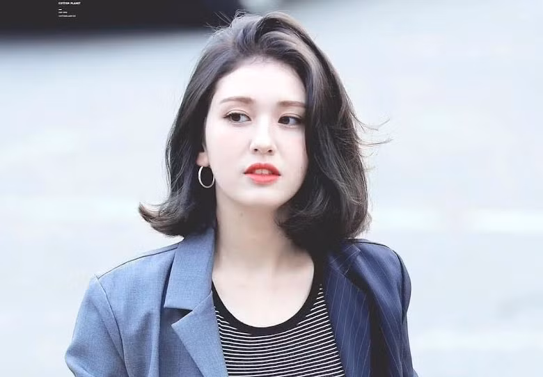 5 tiêu chuẩn sắc đẹp xứ Hàn đang bị các thần tượng K-Pop phá vỡ ảnh 6