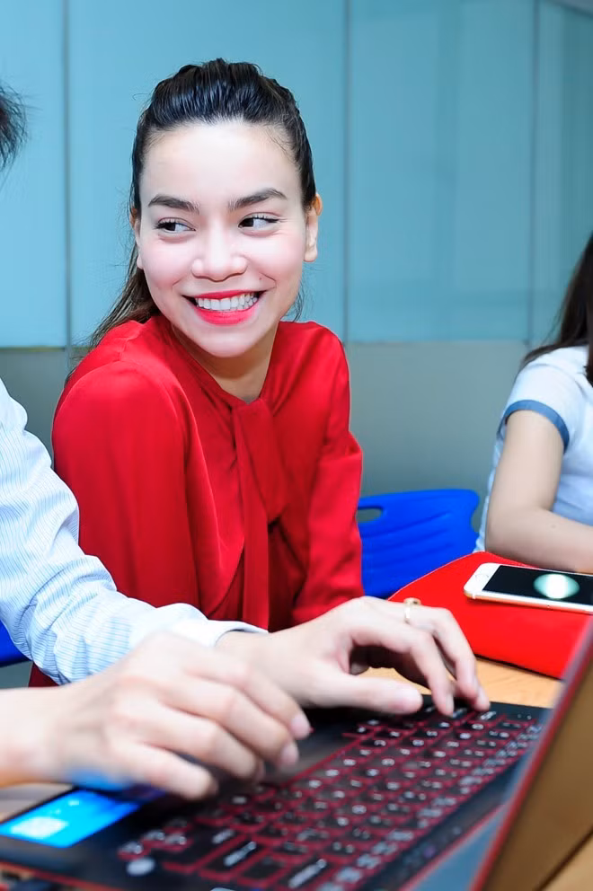 "Va chạm của cuộc sống giúp tôi trưởng thành, chín chắn, sâu sắc đẩy lùi những ngang bướng, ngang tàng của tuổi trẻ". f