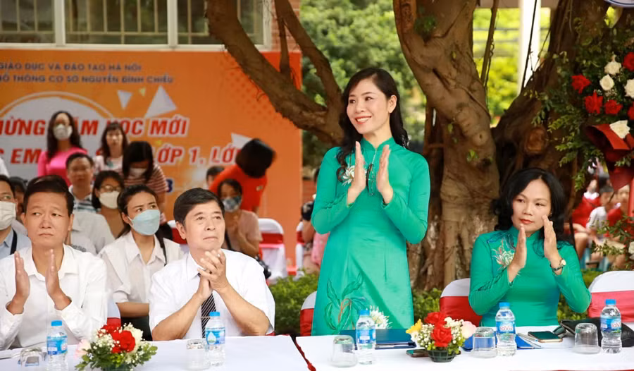 Cô Nguyễn Thị Tuyết Mai trong Lễ khai giảng năm học 2022 - 2023.