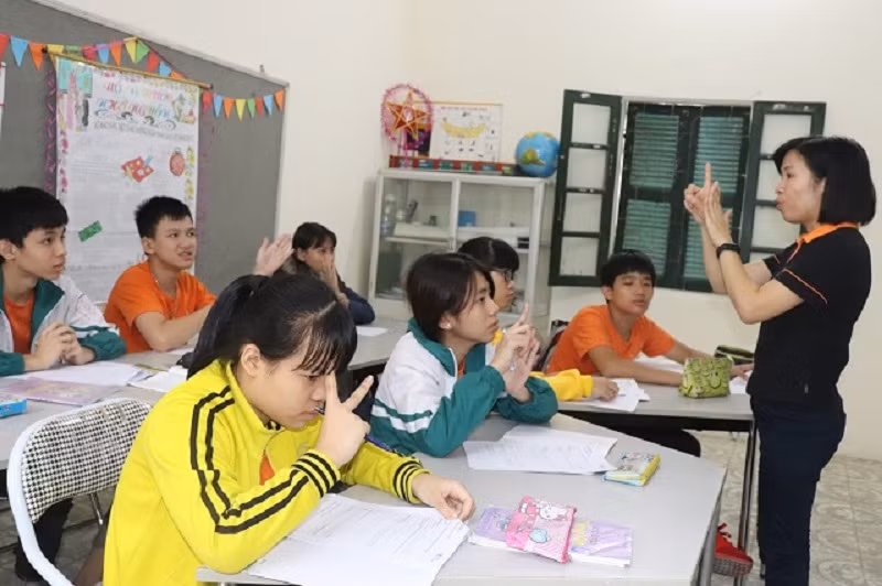 Sách giáo khoa giúp học sinh khuyết tật tiếp cận với chương trình mới.