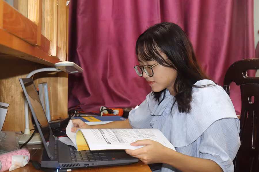 Cao Hà Phương quyết tâm thực hiện ước mơ du học tại Trường Đại học Quốc gia Singapore.