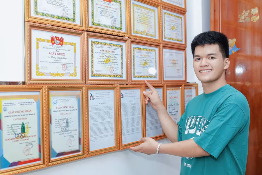Thành tích học tập ấn tượng của Khánh Hưng.