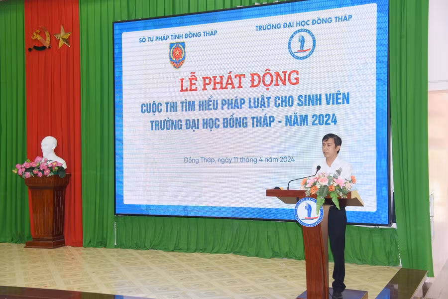 TS Trương Tấn Đạt - Bí thư Đảng ủy, Chủ tịch Hội đồng trường Trường ĐH Đồng Tháp phát biểu tại lễ phát động.