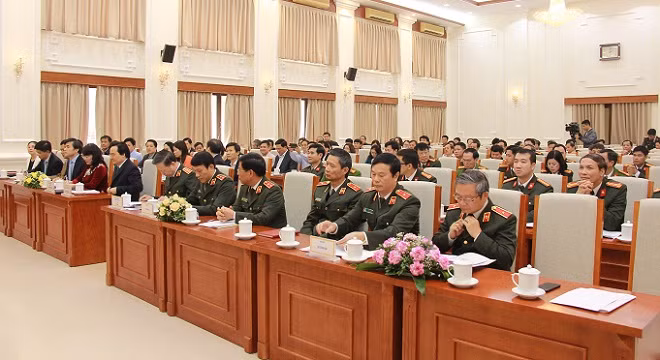 Cùng tham dự hội nghị có Thứ trưởng Bộ GDĐT Nguyễn Thị Nghĩa, đại diện lãnh đạo Văn phòng Chính phủ, Bộ Thông tin và Truyền thông, Bộ Lao động – Thương binh và Xã hội, Ban Tuyên giáo Trung ương, Trung ương Đoàn THCS Hồ Chí Minh; đại diện lãnh đạo một số Sở GDĐT và trường ĐH; đại diện lãnh đạo các đơn vị thuộc Bộ GDĐT và Bộ Công an... Cùng tham dự hội nghị có Thứ trưởng Bộ GDĐT Nguyễn Thị Nghĩa, đại diện lãnh đạo Văn phòng Chính phủ, Bộ Thông tin và Truyền thông, Bộ Lao động – Thương binh và Xã hội, Ban Tuyên giáo Trung ương, Trung ương Đoàn THCS Hồ Chí Minh; đại diện lãnh đạo một số Sở GDĐT và trường ĐH; đại diện lãnh đạo các đơn vị thuộc Bộ GDĐT và Bộ Công an...