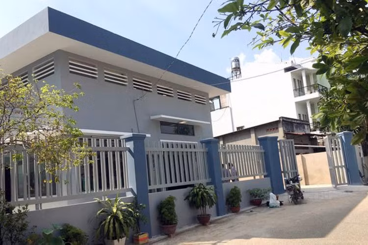 Bên ngoài khu ký túc xá mini miễn phí dành cho SV nữ của HCMUTE. Ảnh: TG