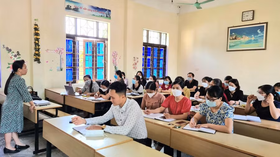 Giáo viên các trường THPT tại Điện Biên sinh hoạt chuyên môn.