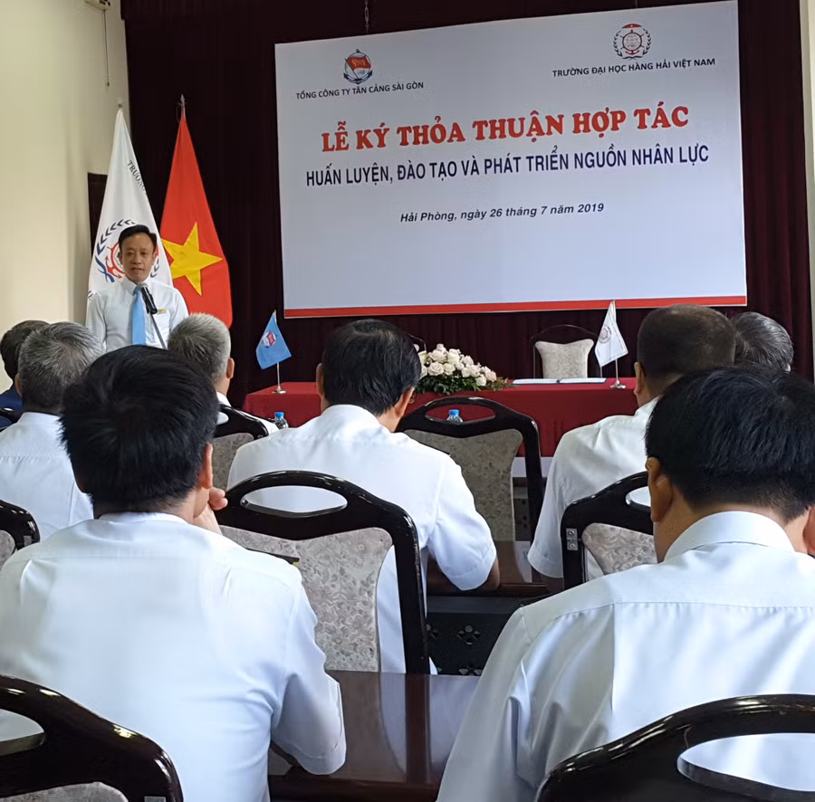 Ông Phạm Xuân Dương- Hiệu trưởng Trường ĐH Hàng hải Việt Nam khẳng định lễ ký kết là một hoạt động thiết thực nhằm đáp ứng nhu cầu thực tiễn và khai thác thế mạnh của hai bên