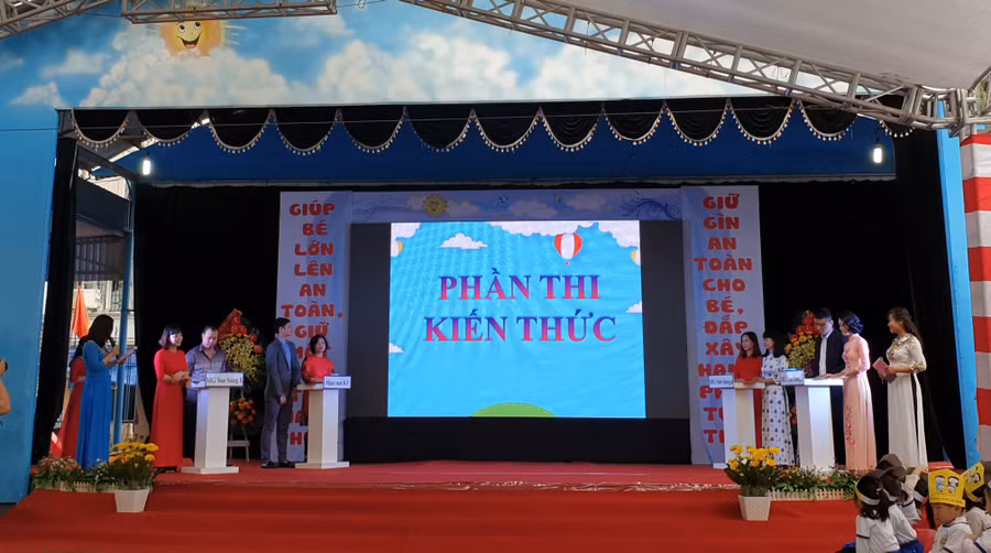 Phụ huynh các bé đến từ các trường mầm non trên địa bàn quận Ngô Quyền tỏ ra rất am hiểu về kiến thức phòng chống TNTT cho trẻ