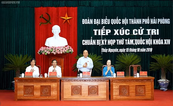 Thủ tướng Nguyễn Xuân Phúc tiếp xúc cử tri huyện Thủy Nguyên (Hải Phòng).