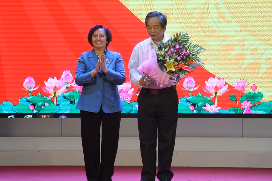 Hội Cựu giáo chức Việt Nam trao Kỷ niệm chương cho ông Nguyễn Trọng Nhưỡng- Chủ tịch UBND huyện Vĩnh Bảo Hội Cựu giáo chức Việt Nam trao Kỷ niệm chương cho ông Nguyễn Trọng Nhưỡng- Chủ tịch UBND huyện Vĩnh Bảo