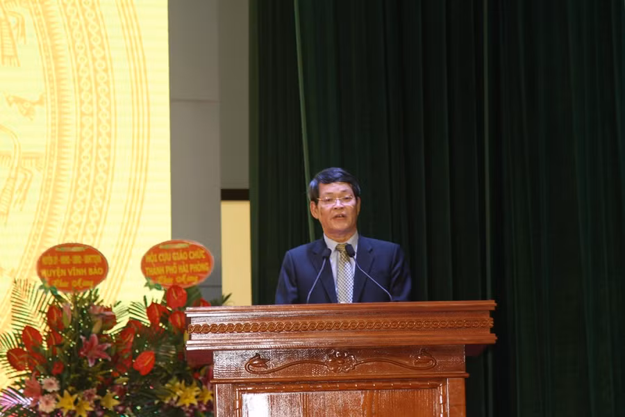 Phó Chủ tịch UBND huyện Vĩnh Bảo Nguyễn Văn Khơi đọc diễn văn kỷ niệm Phó Chủ tịch UBND huyện Vĩnh Bảo Nguyễn Văn Khơi đọc diễn văn kỷ niệm