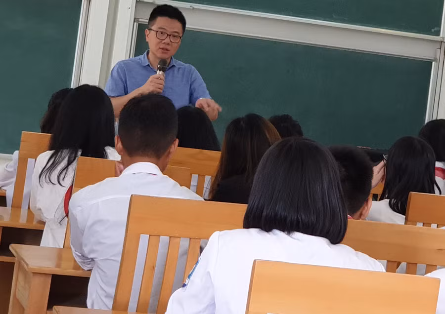 Trại hè 2019 là cơ hội để các em học sinh nghèo học giỏi của tỉnh Bắc Cạn, Cao Bằng giao lưu cùng Giáo sư Ngô Bảo Châu, các thầy cô giáo, các bạn học sinh Đại học Quốc Gia Hà Nội
