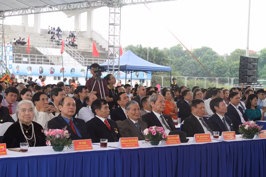 Đại biểu trung ương, thành phố về dự lễ kỷ niệm