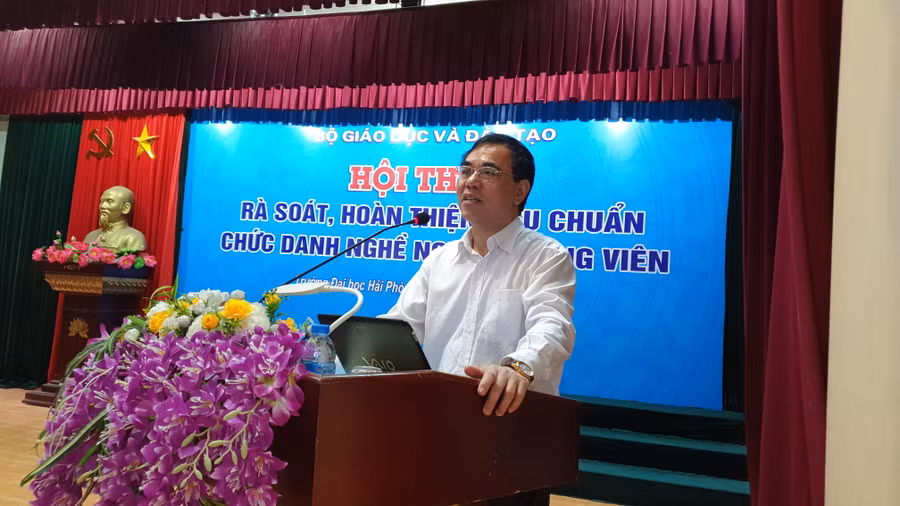 TS. Nguyễn Hải Thập, Phó Cục trưởng Cục Nhà giáo và Cán bộ quản lý giáo dục phát biểu khai mạc tại Hội thảo TS. Nguyễn Hải Thập, Phó Cục trưởng Cục Nhà giáo và Cán bộ quản lý giáo dục phát biểu khai mạc tại Hội thảo