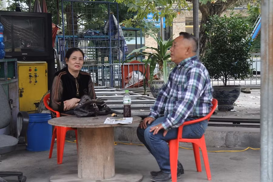 Bà Nguyễn Thị Thêu và nhiều hộ kinh doanh tại Vườn hoa Kim Đồng tỏ ra tiếc nuối