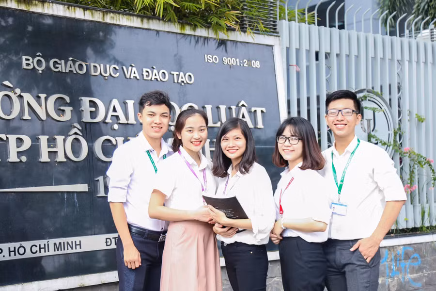 Sinh viên Trường ĐH Luật TP Hồ Chí Minh. Ảnh: NTCC