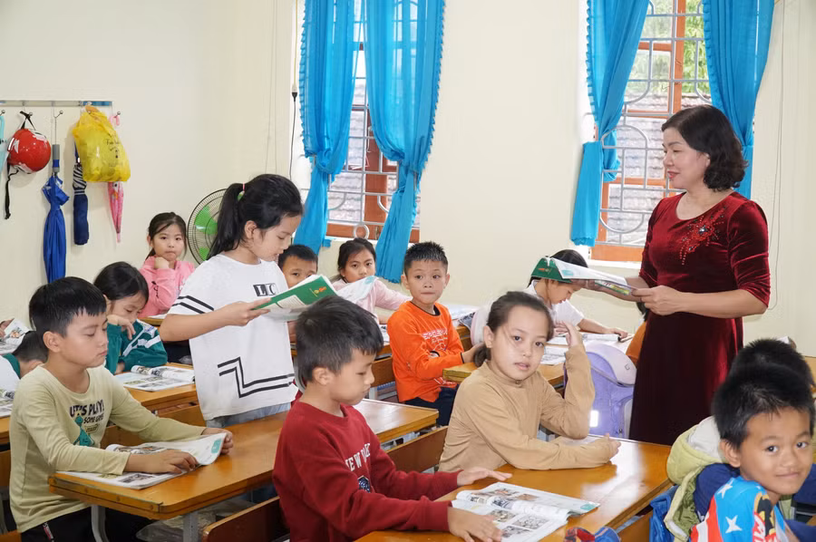 Cô trò Trường Tiểu học thị trấn Thanh Chương (huyện Thanh Chương).