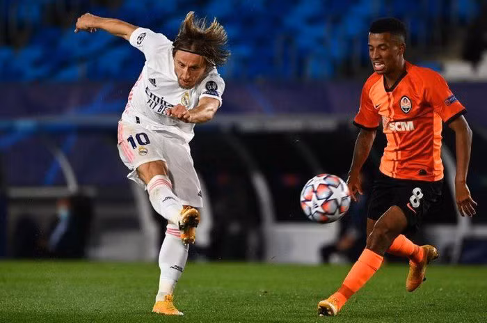 Luka Modric lập siêu phẩm vẫn không giúp Real Madrid thoát khỏi trận thua 2-3 trên sân nhà.