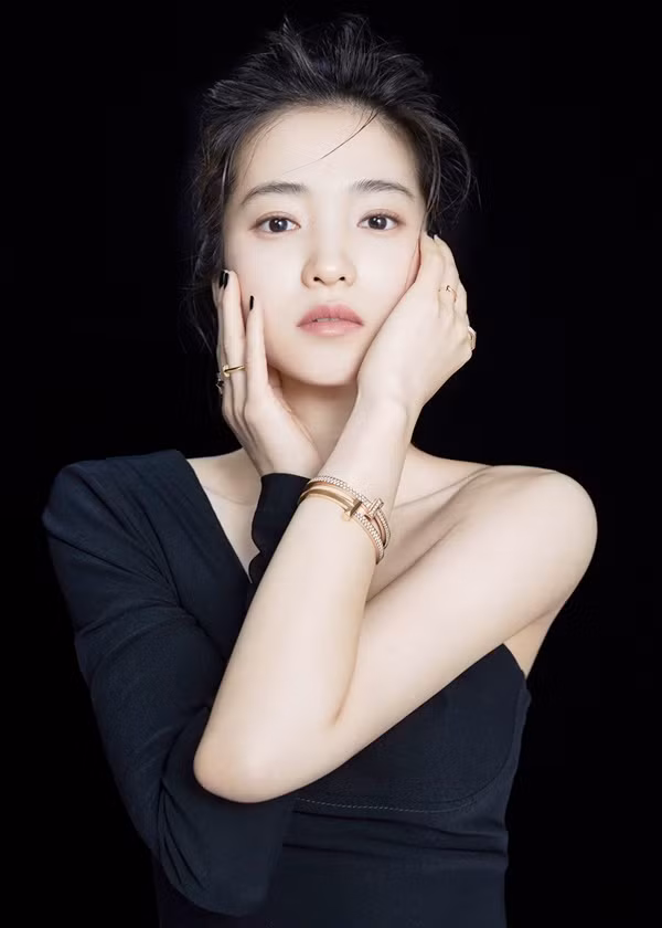 Kim Tae Ri luôn khiến người khác phải trầm trồ bởi nhan sắc, thần thái không thể chê.