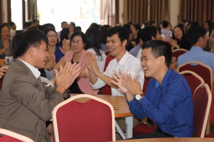 Thầy cô tham gia buổi tập huấn về kiến tạo trường học hạnh phúc do Sở GD&amp;ĐT Vĩnh Phúc tổ chức.