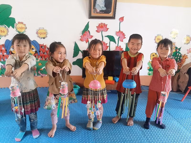 Trẻ lớp 5 tuổi Trường Mầm non Nậm Chảy (huyện Mường Khương – Lào Cai) được học tăng cường tiếng Việt từ sớm. Ảnh: NTCC