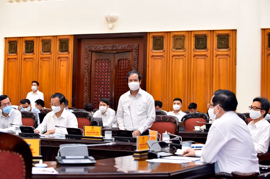 Bộ trưởng Bộ GD&amp;ĐT Nguyễn Kim Sơn phát biểu tại buổi làm việc. Ảnh VGP/Nhật Bắc