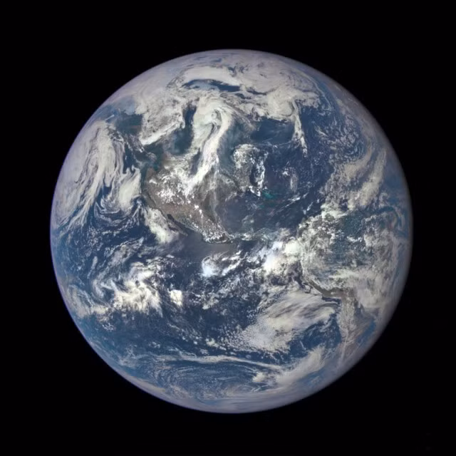 NASA tung ảnh “tự sướng“: Chào Trái Đất! ảnh 1