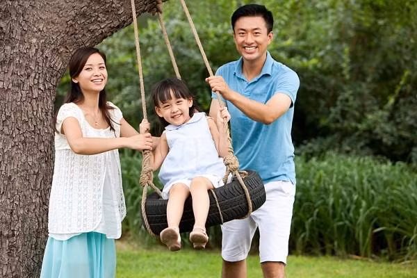 Cha mẹ nên chú trọng vào điểm tích cực, nhưng cũng không phủ nhận cái sai của trẻ. Ảnh minh hoạ.