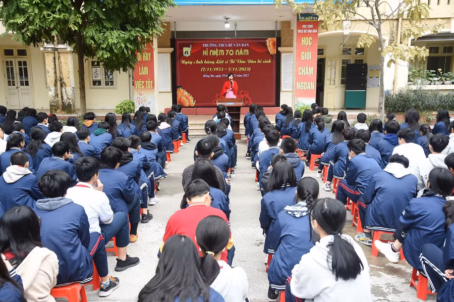 Học lịch sử để tự hào về truyền thống anh hùng của quân đội nhân dân Việt Nam, tưởng nhớ tấm gương hy sinh của anh hùng liệt sĩ Bế Văn Đàn. Học lịch sử để tự hào về truyền thống anh hùng của quân đội nhân dân Việt Nam, tưởng nhớ tấm gương hy sinh của anh hùng liệt sĩ Bế Văn Đàn.