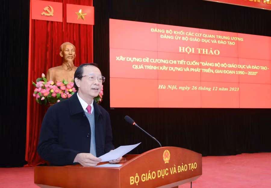 Thứ trưởng Bộ GD&ĐT Phạm Ngọc Thưởng phát biểu tại Hội thảo.