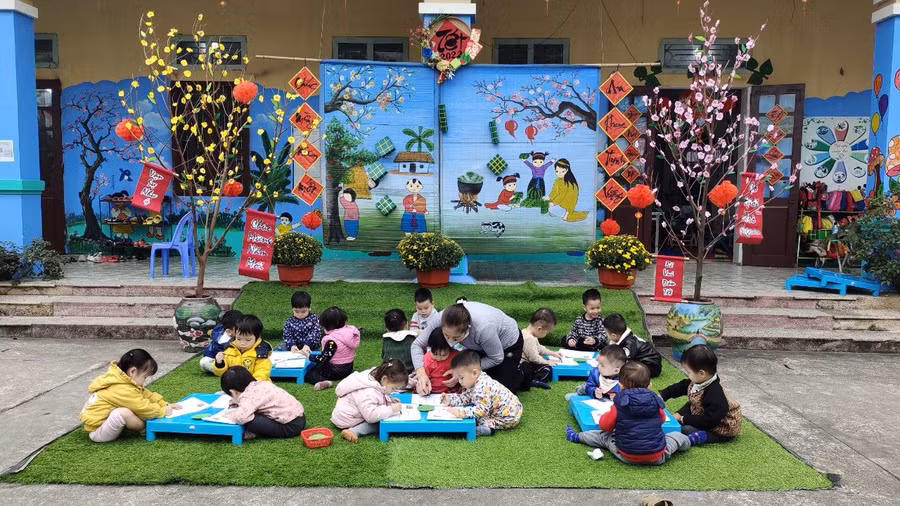 Trường Mầm non Thụy Sơn (Thái Thụy, Thái Bình) tổ chức buổi hoạt động trải nghiệm sáng tạo chủ đề “Bé vui đón tết nguyên đán”.