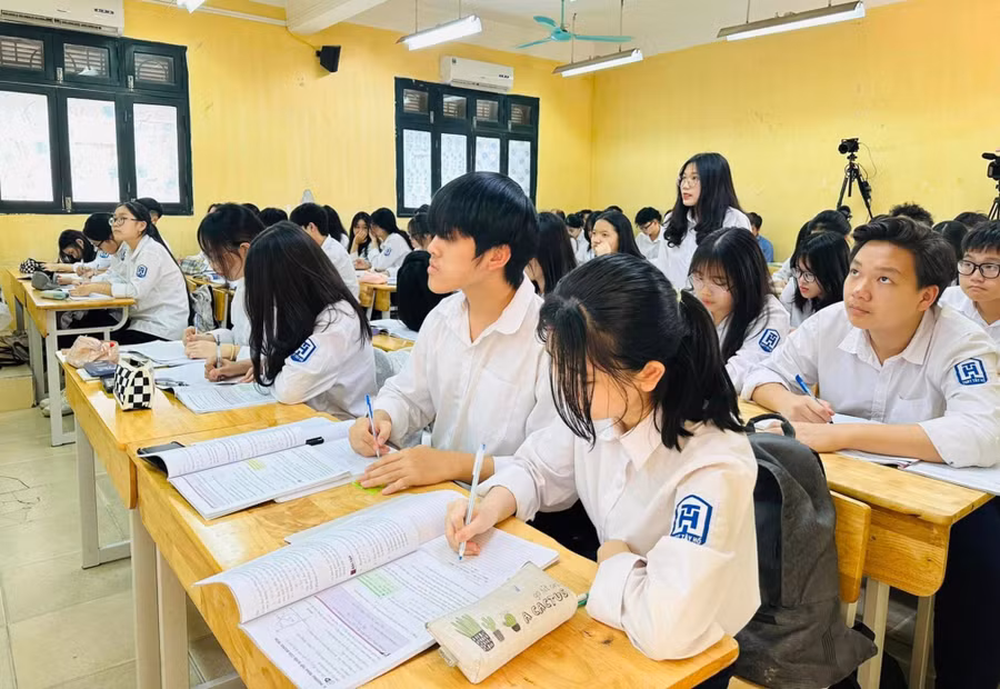 Một tiết học của học sinh Trường THPT Tây Hồ, Hà Nội. Ảnh: NTCC