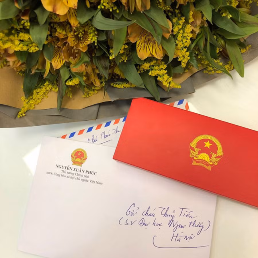 Thủy Tiên vô cùng xúc động khi nhận được thư động viên của Thủ tướng Nguyễn Xuân Phúc