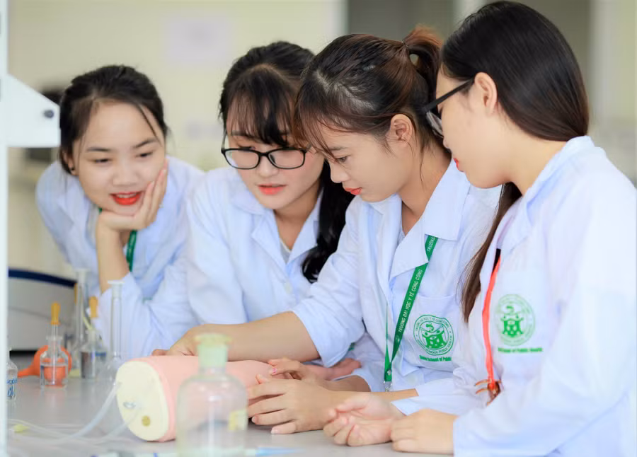 Sinh viên Trường ĐH Y Hà Nội trong một buổi học. Ảnh: Thanh Hằng