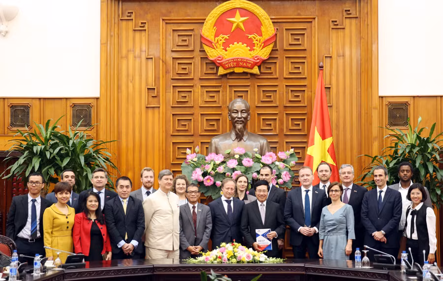 Phó Thủ tướng Phạm Bình Minh tiếp Hiệp hội doanh nghiệp châu Âu (EuroCham) do ông Michael Bahren, Chủ tịch EuroCham làm trưởng đoàn. Ảnh: VGP/Hải Minh