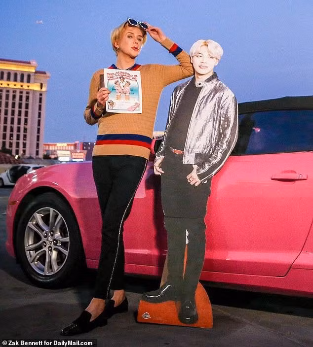 Fan cuồng bỏ ra 3,5 tỷ phẫu thuật thẩm mỹ trong suốt 6 năm để giống Jimin (BTS) ảnh 8 Fan cuồng bỏ ra 3,5 tỷ phẫu thuật thẩm mỹ trong suốt 6 năm để giống Jimin (BTS) ảnh 8